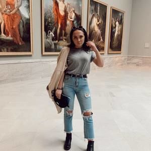 Meet your Posher, Tia